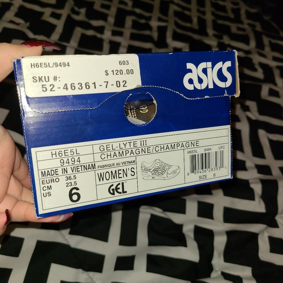 ASICS - Picture 7 of 8